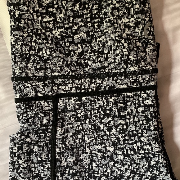 Zyia Active Mosaic Light N Tight Yoga Gym Capri sz 4 - Picture 4 of 5